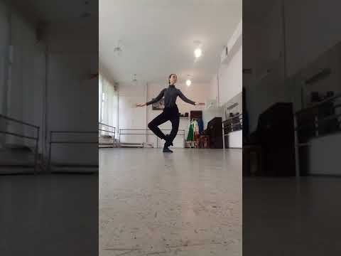 Видео: Гранд батман 7 класс (середина) VID 20220531 103231