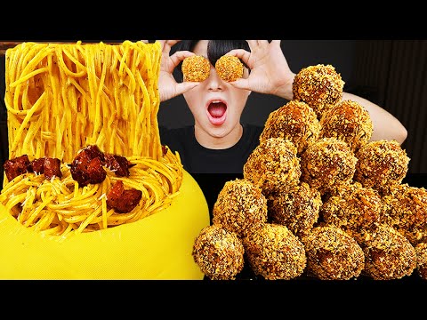 Видео: ASMR MUKBANG & Готовка | ОСТРАЯ ЛАПША & жареная курица & СЫР ХОТ-ДОГ | звук еды !!