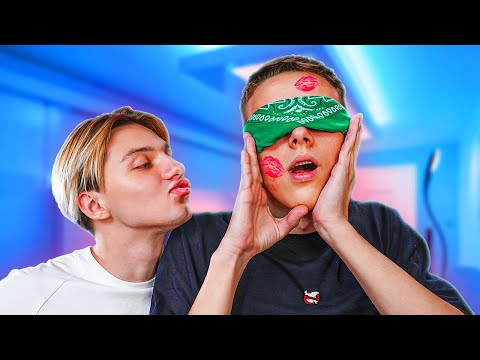 Видео: Угадываем ДЕВОЧЕК по ПОЦЕЛУЮ ! *** КТО ЦЕЛУЕТСЯ ЛУЧШЕ ?! ***