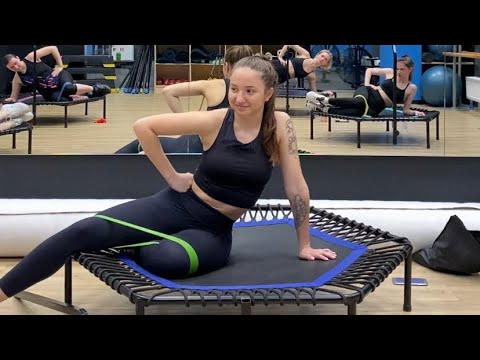 Видео: Jumping fitness trampoline workout джампинг фитнес батуты