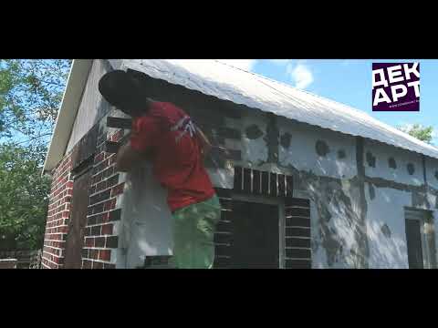 Видео: Монтаж Гибкого кирпича на углах и сложных участках фасада