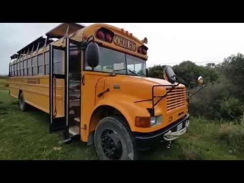 Видео: Кемпер из школьного автобуса. Fablabnomads SchoolBus Camper