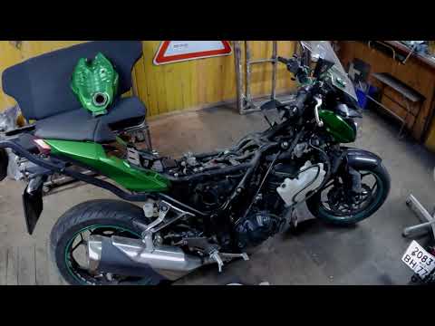 Видео: Kawasaki ER 250 C. Большое Техническое Обслуживание,замена антифриза,свечей,ЧИСТКА ТОПЛИВНОГО НАСОСА