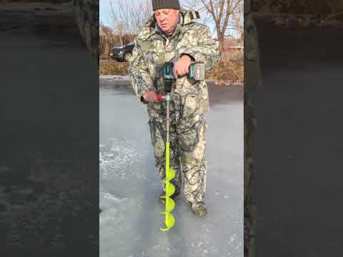 Видео: Бурение льда разными шнеками с помощью китайского шуруповерта