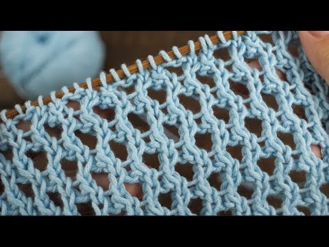Видео: Двухсторонний узор – сетка спицами 🌊