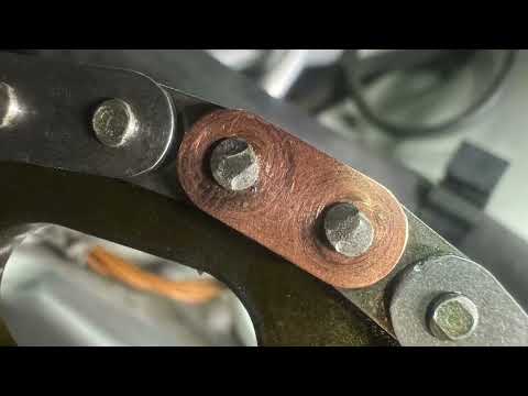 Видео: Замена цепи и регулировка коленвала Mercedes A168.