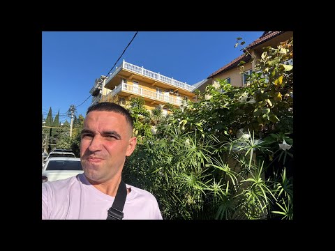 Видео: В СОЧИ ЛЕТО!🌞 Курортный городок, пляж, море онлайн🌊 🏝️