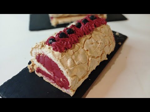 Видео: МЕРЕНГОВЫЙ РУЛЕТ со смородиновым кремом.