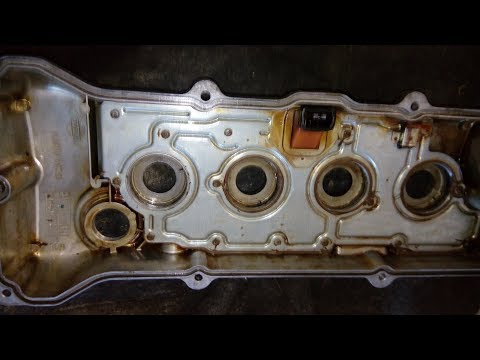 Видео: Nissan Primera P11. Замена уплотнителей свечных колодцев