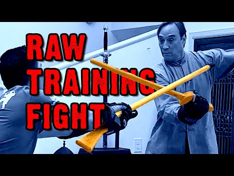 Видео: Китайский мечник против штыка – Raw Video
