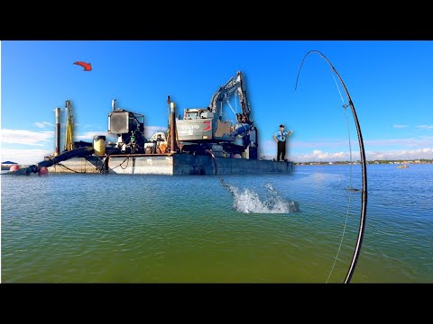 Видео: Ловля НЕЗАКОННОЙ рыбы с помощью этой сумасшедшей машины!