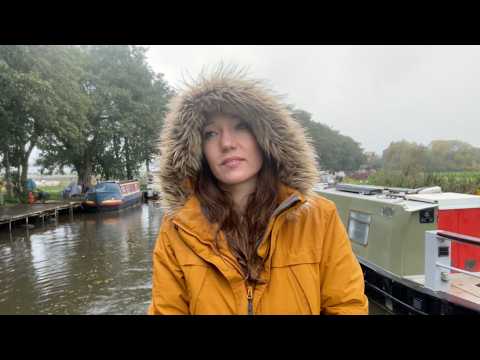 Видео: Путешествие на очень мокрой узкой лодке