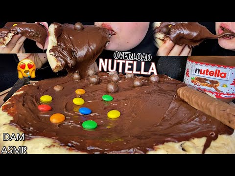 Видео: Nutella. Базлоновый шоколадный шоколадный пицца. Много нутеллы. Есть звуки. Десертная еда шоу.🍫🤤