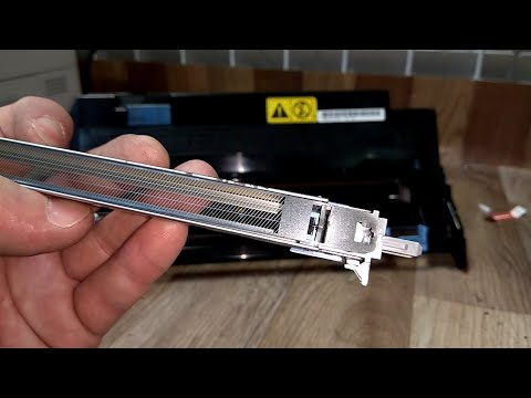 Видео: Kyocera M2040 / M2735 грязная печать. Решетка коротрона. Ремонт DK-1150