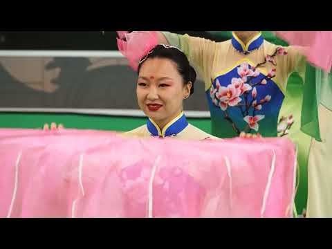 Видео: Китайский Танец с Веерами Лотосы | Китайское шоу Москва | Китайские артисты на праздник