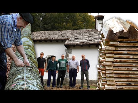 Видео: Реконструкция крыши из 7000 реек ручной работы, добытых из леса в 2021 г.