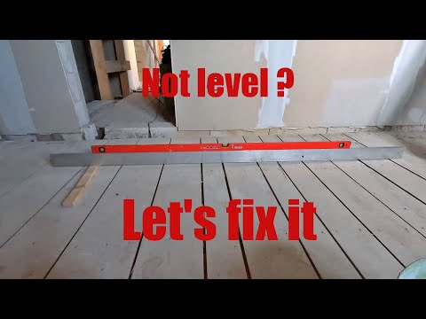 Видео: Как выровнять балки пола.