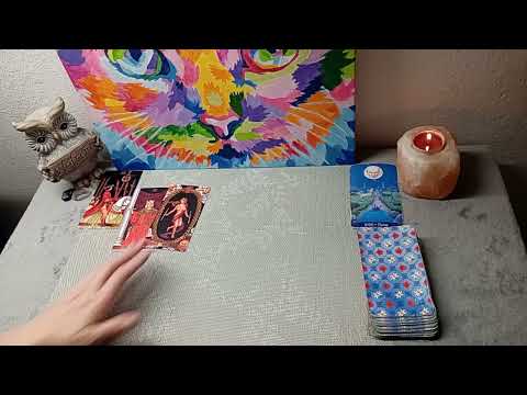 Видео: Схема розкладу таро "Порівняння варіантів". Любовний трикутник на таро. 