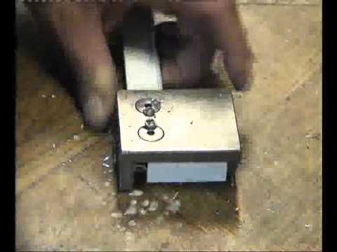 Видео: Сборка рулонной москитной сетки