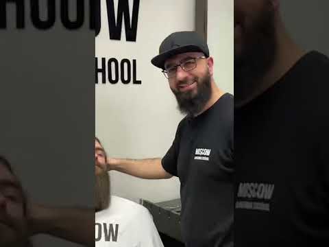 Видео: БОРОДА В БАРБЕРШОПЕ | ОФОРМЛЕНИЕ БОРОДЫ В БАРБЕРШОПЕ | курс Moscow Barbering School