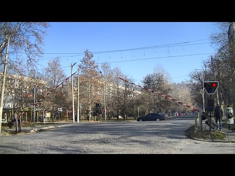 Видео: Spoorwegovergang Plovdiv (Пловдив) (BG) // Railroad crossing // Железопътен прелез