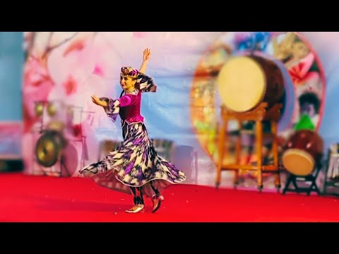 Видео: Исполнение Традиционного Уйгурского Танца на Фестивале в Италии | Festival dell'Oriente. Uyghur