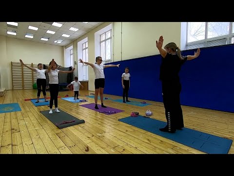 Видео: Методика занятий йогой для детей с ДЦП, с нарушением осанки в виде кифоза.