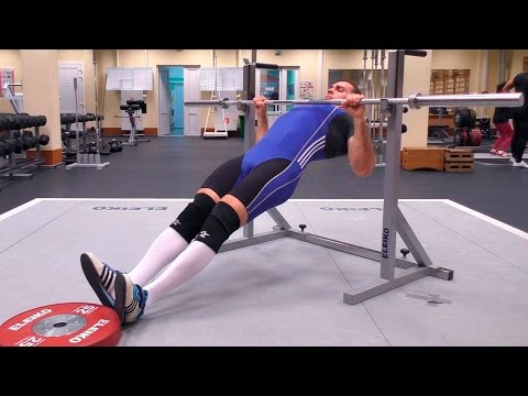 Видео: Подтягивания в машине смита: 3 варианта сложности