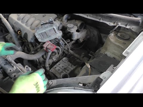 Видео: Замена подушки ДВС со стороны коробки передач на Ниссан Х трейл 2014 года Nissan X TRAIL