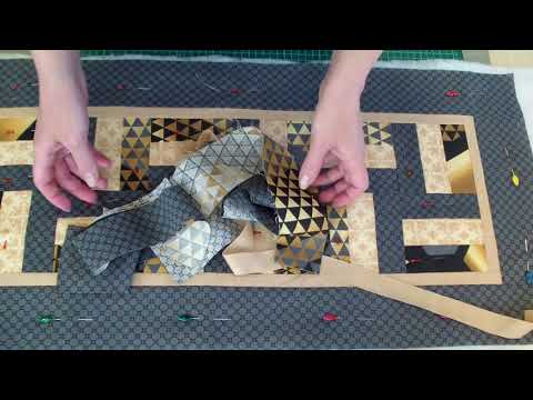 Видео: DIY Шью красивую дорожку раннер из лоскутков ткани Очень просто и эффектно!