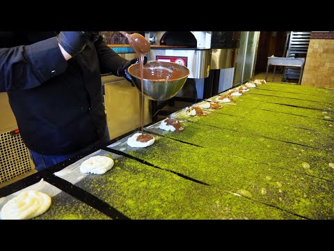 Видео: Удивительный турецкий катмер с фисташками, каймаком и шоколадом | Турецкая уличная еда