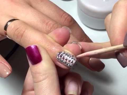 Видео: Как прикрепить стразы на ногти с помощью финиша для крепления страз от LIANAIL