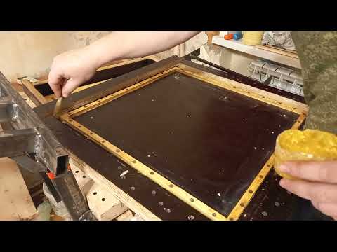 Видео: Заливка крышки ппу улья часть 2