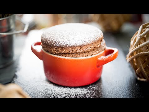 Видео: Невероятно вкусное ШОКОЛАДНОЕ СУФЛЕ | шоколадный десерт | простой рецепт Chocolate Souffle