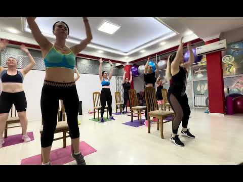 Видео: Тренировка со стулом🪑на все группы мышц!😊 Entrenamiento con silla, en todos los grupos musculares