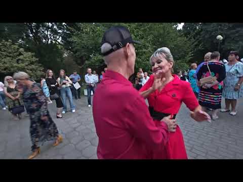 Видео: 14.09.24г..."С Юбилеем Тебя!"... Олег Казаков... звучит на танцполе в Гомеле...