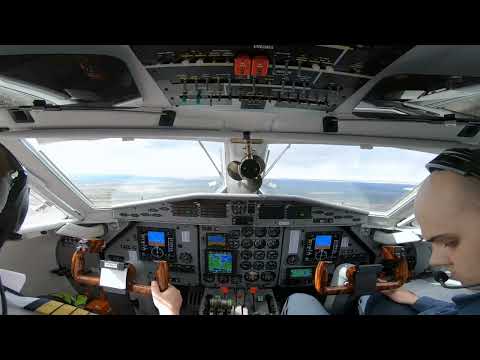 Видео: L-410 Взлёт и посадка с видом из кабины