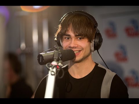 Видео: Александр Рыбак - Старый Клен (из к/ф «Девчата») LIVE @ Авторадио