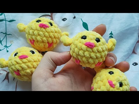 Видео: Мастер класс по вязанию цыпленка крючком, для начинающих. Брелок цыпленок, крючком.