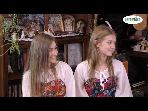 Видео: Трио "Радость" семейный ансамбль Карташовых и Владимир Торопов на улице Болотова!