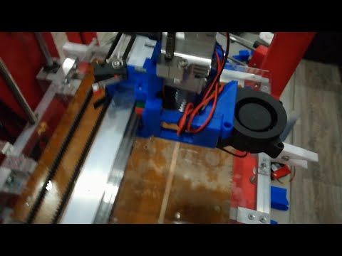 Видео: Первая печать на рельсе MGN. Куча тестовых детелей