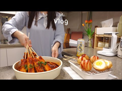 Видео: жевательные рисовые батончики Ттокбокки, яичный корн-дог, мини-круассан мокко, кукурузный сыр Булдак