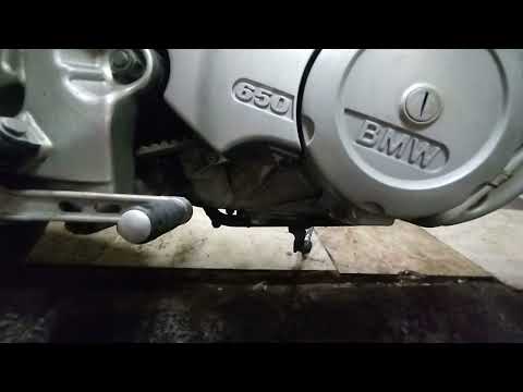 Видео: BMW F650 CS Scarver о замене масла