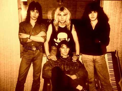 Видео: Rīgas rokgrupa  T.W.I.N.  -  Уходи ! (1990)