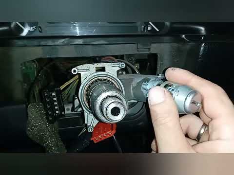 Видео: Замена личинки замка зажигания Golf 3.