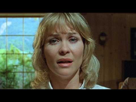 Видео: Что, черт возьми, случилось с Ди Уоллес?