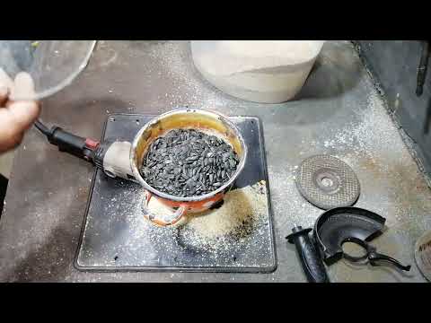 Видео: Мельница из болгарки. Дробилка из болгарки.