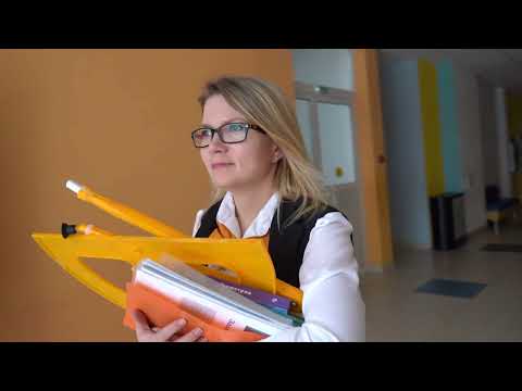 Видео: Жизнь школы - Классные руководители 9 классов на последнем звонке - 2022