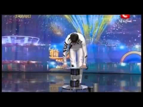 Видео: Артист оригинального жанра. Номер "Эквилибр на катушках"