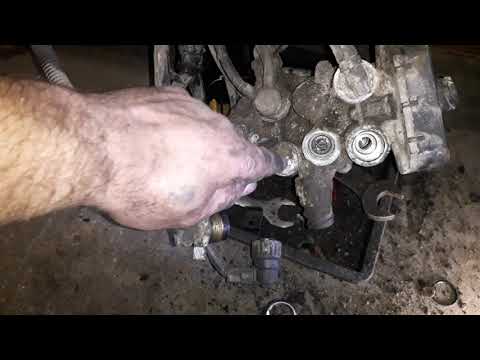 Видео: Не снимаеться с ручника. мерседес атего.